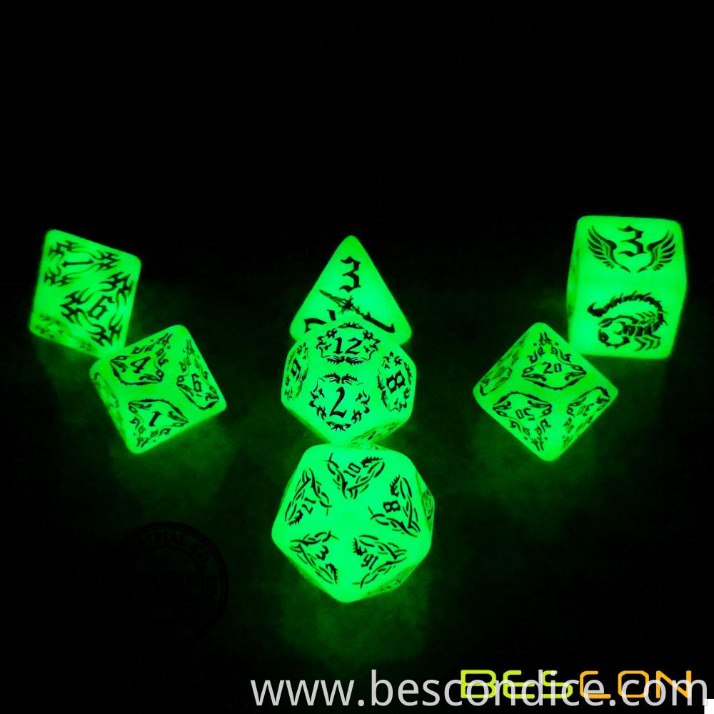 Oversized Glow In Dark Pattern Engraving Dice 1